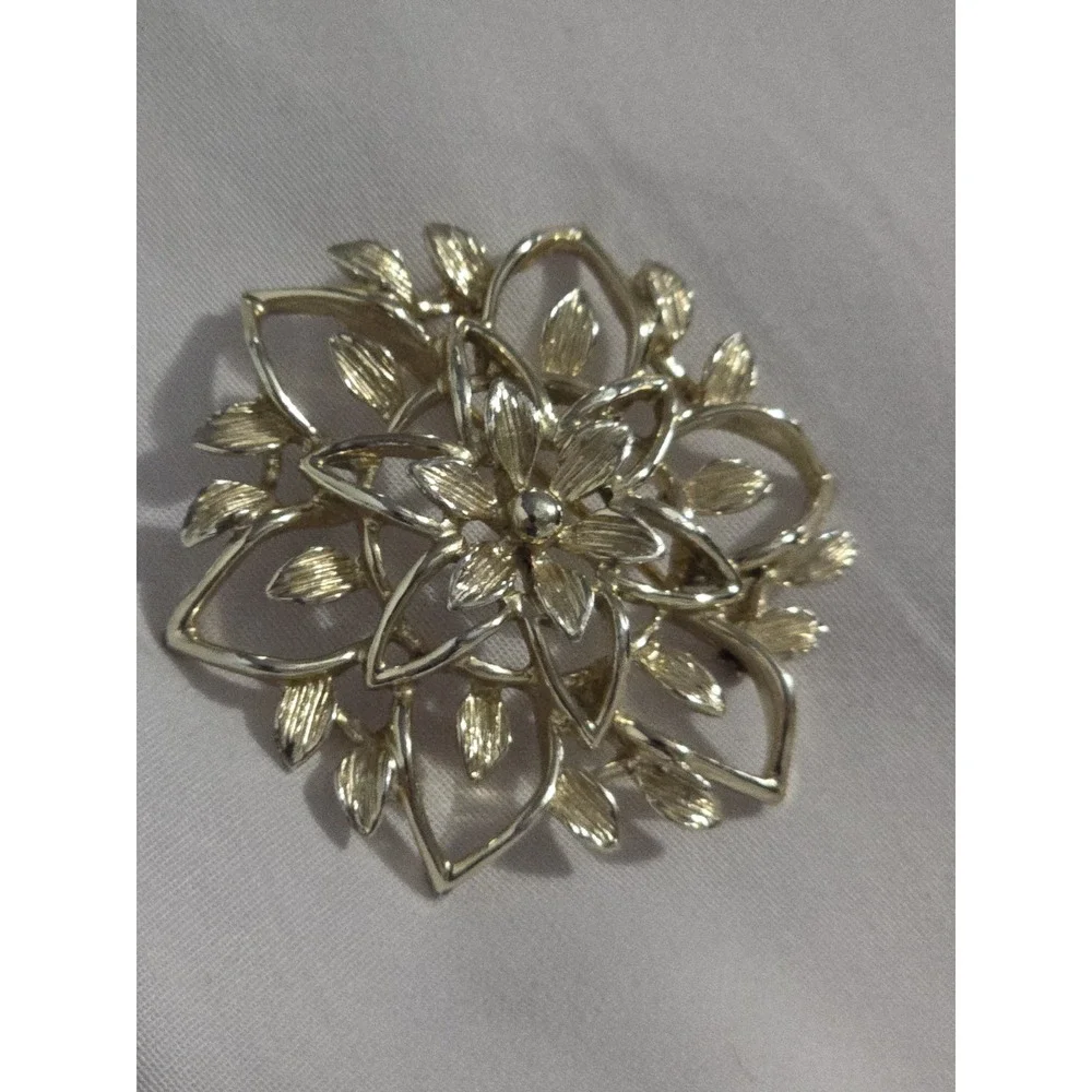 Vintage Sarah Coventry Brooch Pin Pendant Gold Tone Flower Jewelry Signed